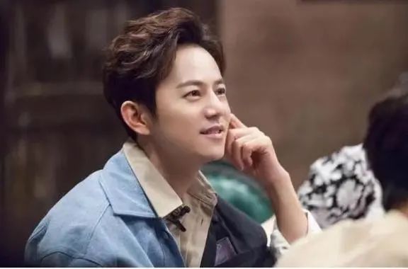 何炅|“何炅事件”再升级,网友曝曾看到同样一幕,上前打招呼遭白眼