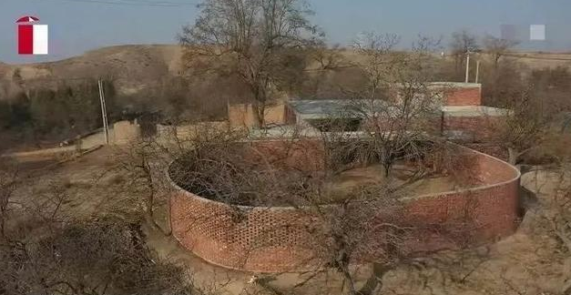 《梦想改造家》毛坯房后续，屋顶裂痕墙壁返碱，网友：这是诈骗