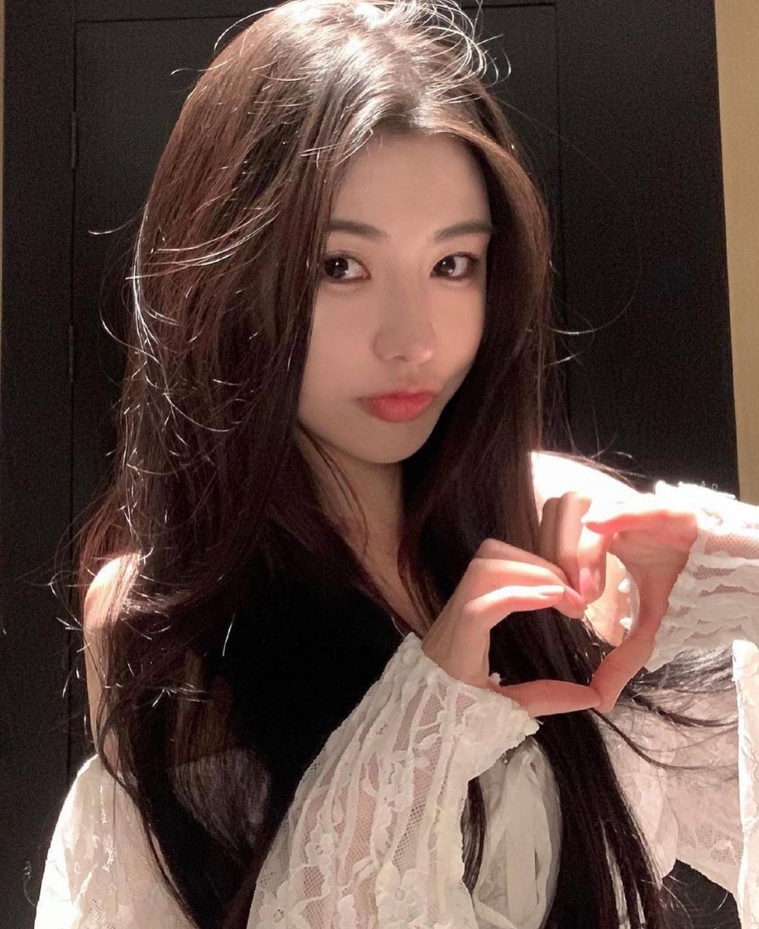 老王杂货铺 女面试官：给你9棵树，要栽10行，每行3棵，能做到吗？小伙：简单