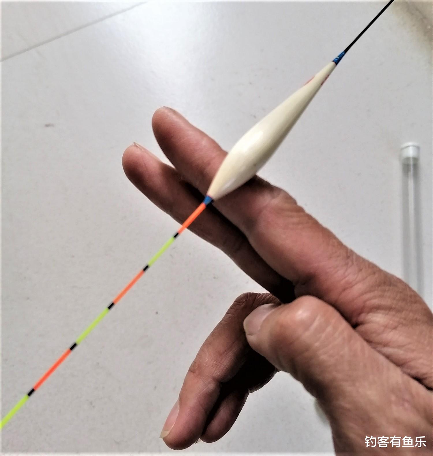 饵料|钓鱼时怎样选择子线的长短？使用浮漂的大小跟鱼竿的长短有关系？