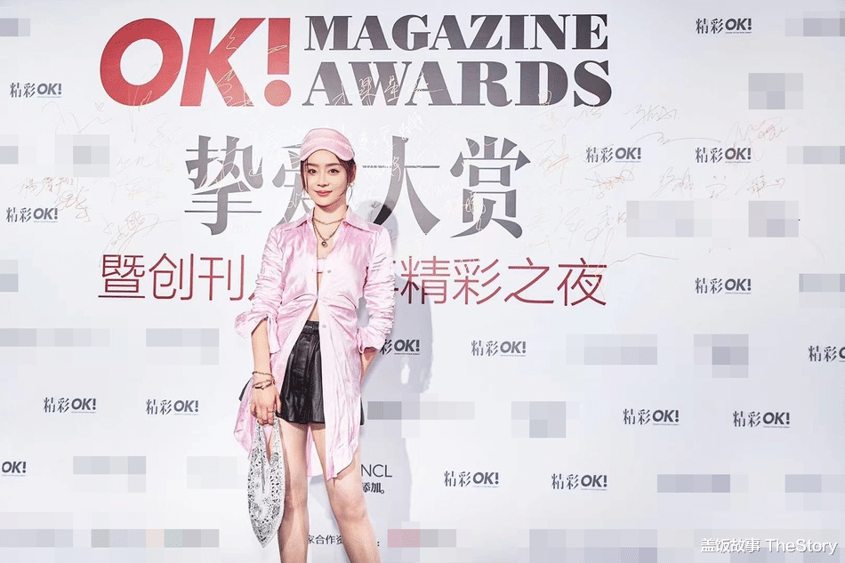 粉色|明星造型“尴尬史”：有人像荷包蛋，有人丑似女巫，有人老10岁