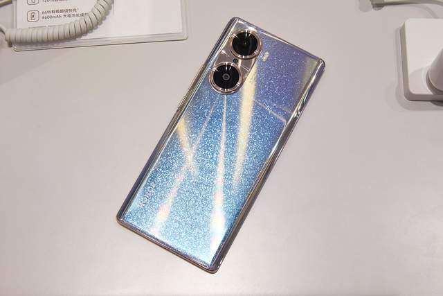 飞利浦·斯塔克|荣耀60系列真机:颜值绝了!首发骁龙778G+,适配王者荣耀120帧