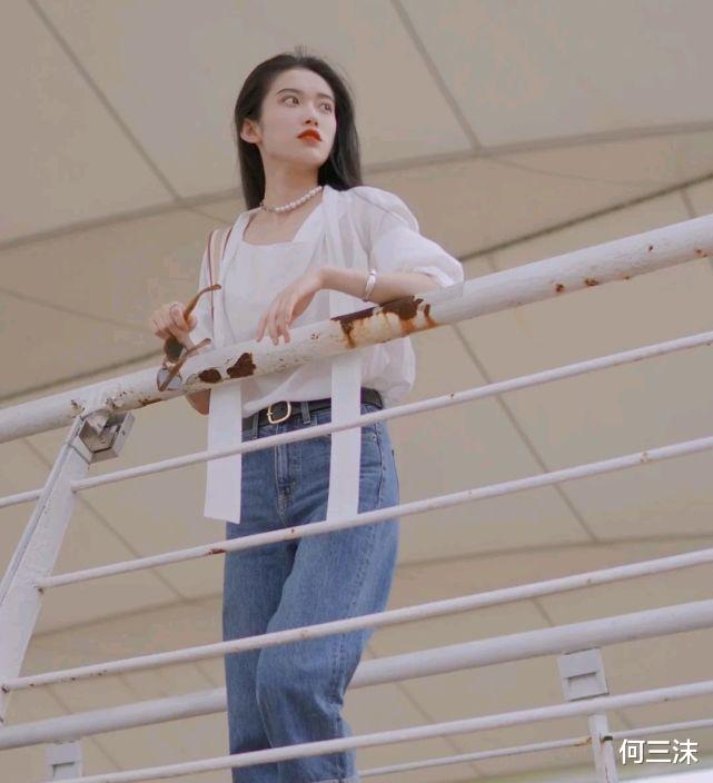 何三沫|秋季穿搭可以选择休闲款，简单基础的服装款式，也能诠释女性的美
