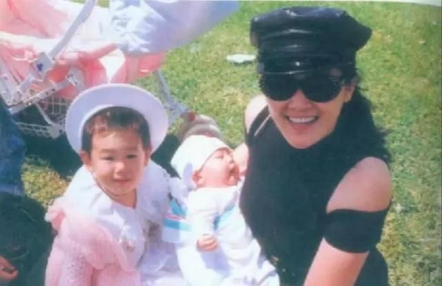 王姬|王姬：28岁嫁初恋，恩爱三十年生两子，幸福背后有心酸和悔恨