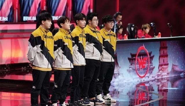 小翔很忙|AG超玩会回归两周年：赢了QG拿了冠军，终结连败却难逃亚军的遗憾