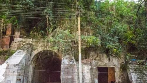 长脖子爸比说|重庆一处军工厂，生产的物品高度保密，内部繁华但却鲜为人知