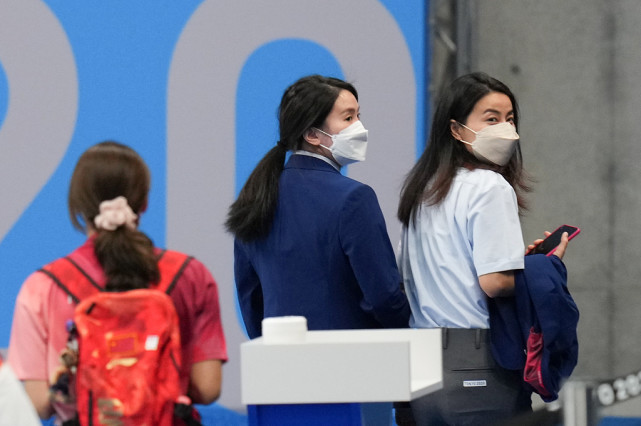 时尚风行派|霍启刚谈娇妻笑得合不拢嘴！郭晶晶穿职场装太飒气，气场有阔太范