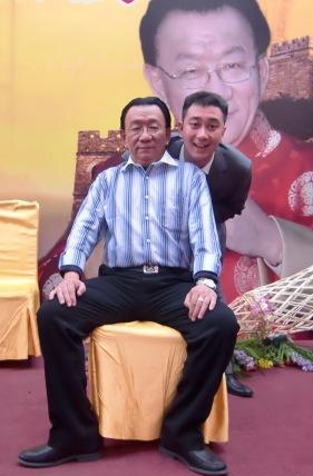 00后 “悲伤的王自健”：被妻子家暴，患抑郁症离婚后发现财产被转移