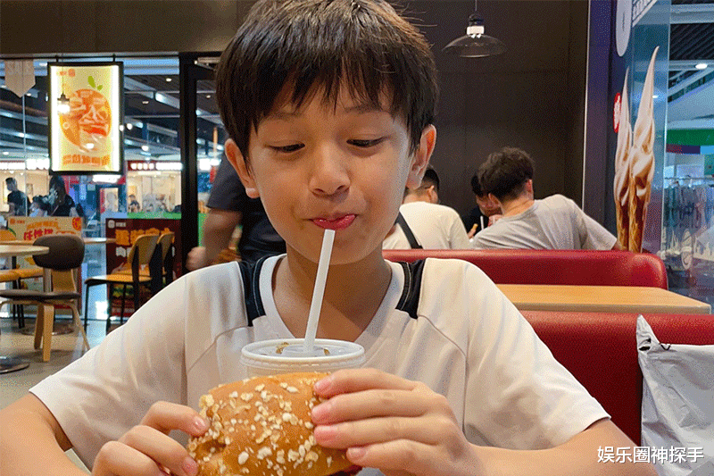 李亦航|李亦航长大了,曾上《爸爸去哪儿》,今10岁愈发帅气