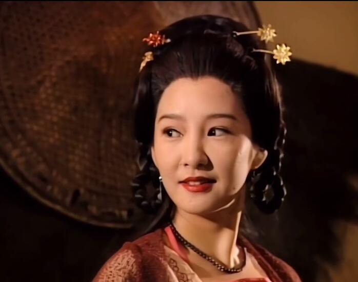 天龙八部|6位女星演马夫人，有人风情万种，有人像丫环，有人抱着酒坛出场很爷们