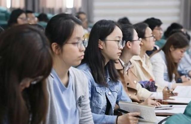 鱿鱼游戏|“教资”大热，考证是出于理想还是现实？非师范生：不得已而为之