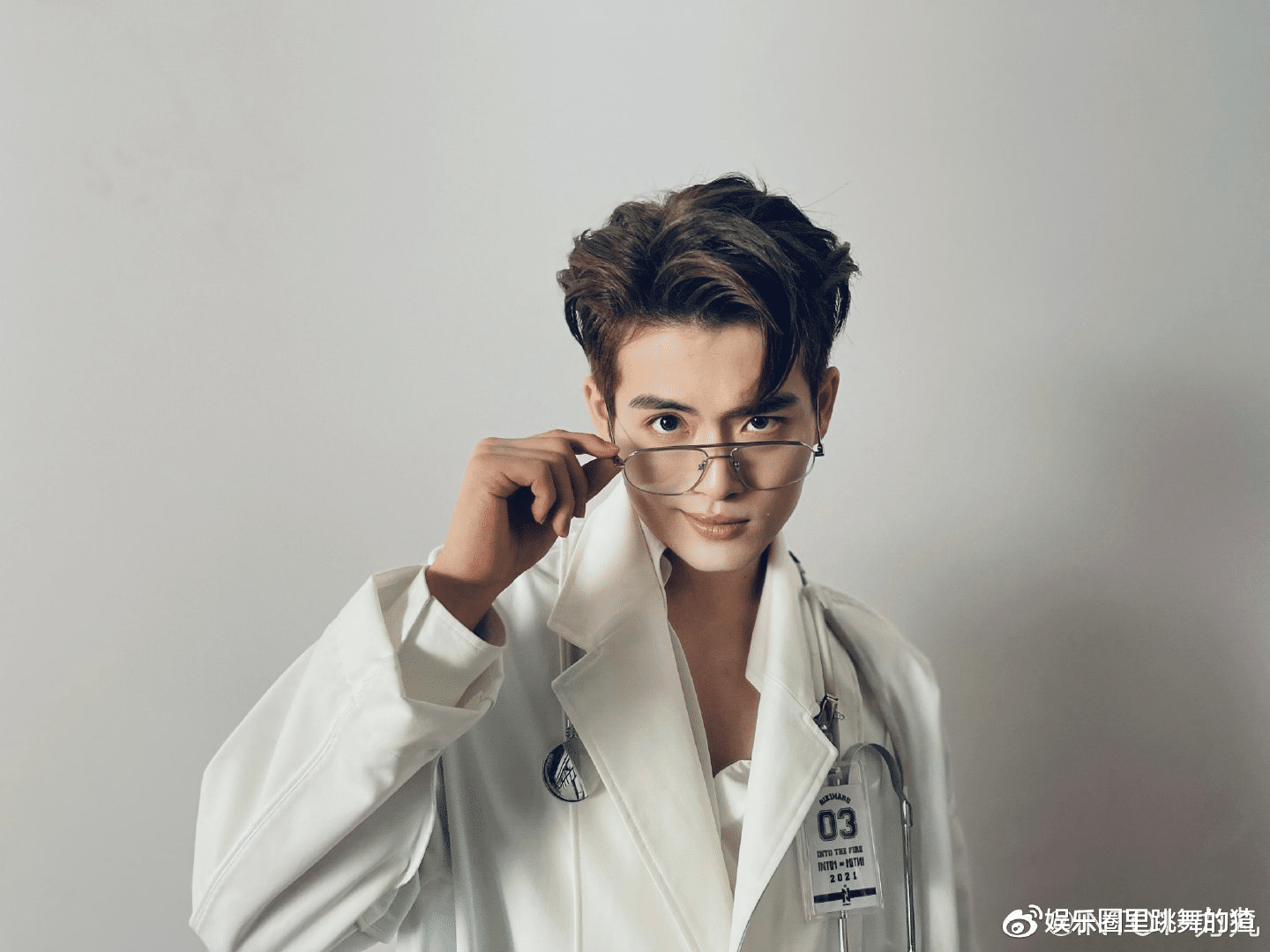 张哲瀚|张哲瀚后，又一顶流被质疑立场问题，火速注销推特账号“避风头”