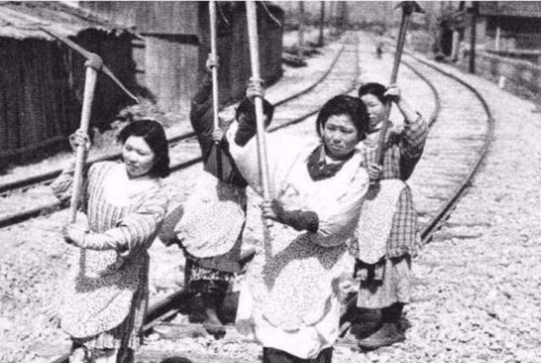 二戰時期，日本女人十分瘋狂，她們做的惡並不比男兵少-圖6