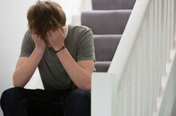 叶本心 社交恐惧症患者为什么普遍很穷？看完他们的心理状态，你就懂了！