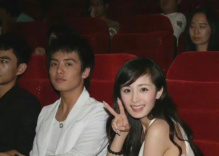 泡泡袖|齐刘海时期的杨幂有多美？双眸灵动气质绝美，小郭襄引回忆杀