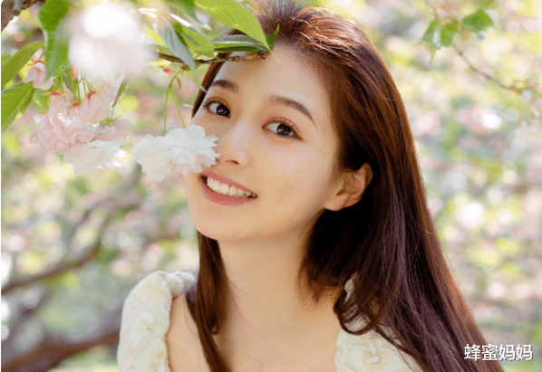 我是歌手|冯琳保研复旦后，担任东方卫视跨年晚会主持人，再次惊艳众人