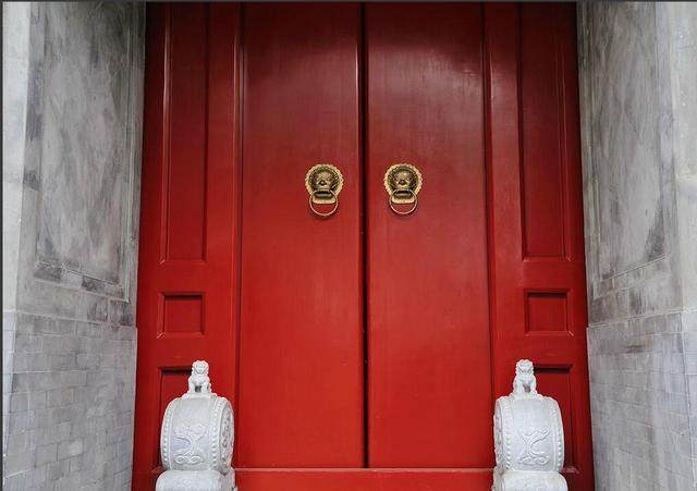 大门|新房大门有钱人从不这样装，一问老师傅才知道原因，越住越有钱