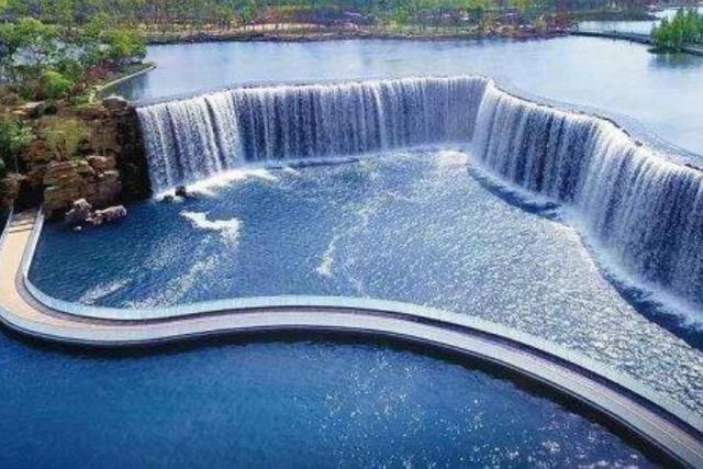 云南 云南“亚洲最大”人造景区，耗资11亿耗时3年，不输壶口瀑布