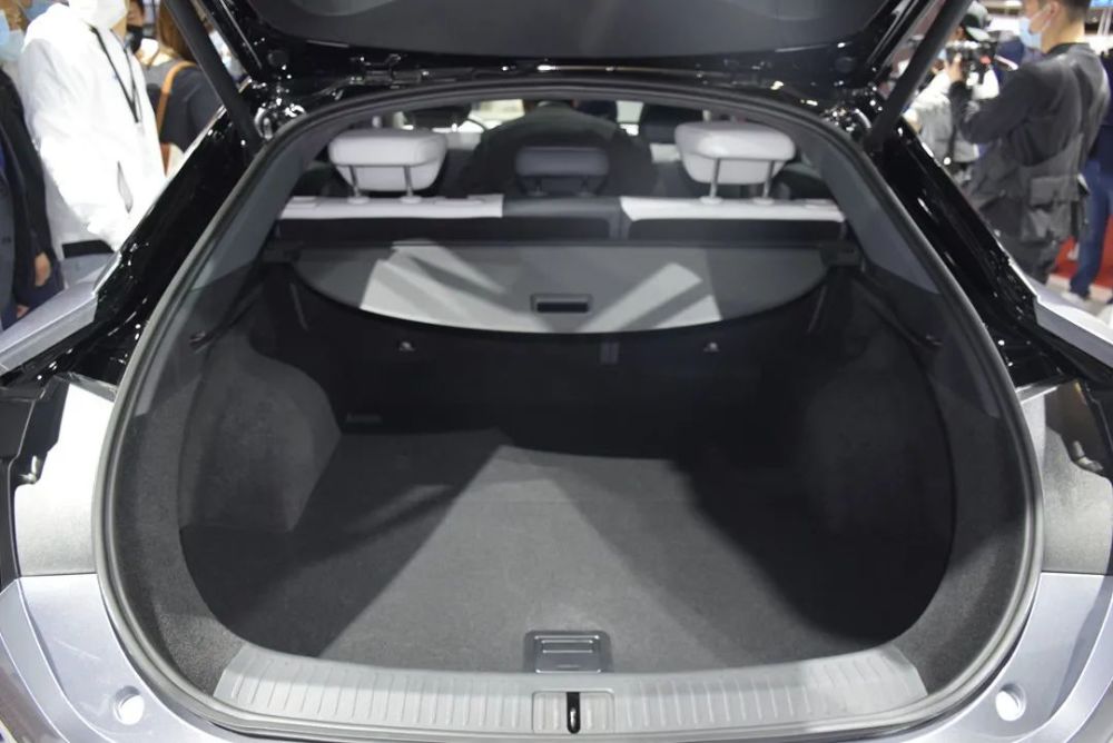 華為中大型純電轎車阿爾法S起售價為25萬，目標直指特斯拉Model 3-圖4