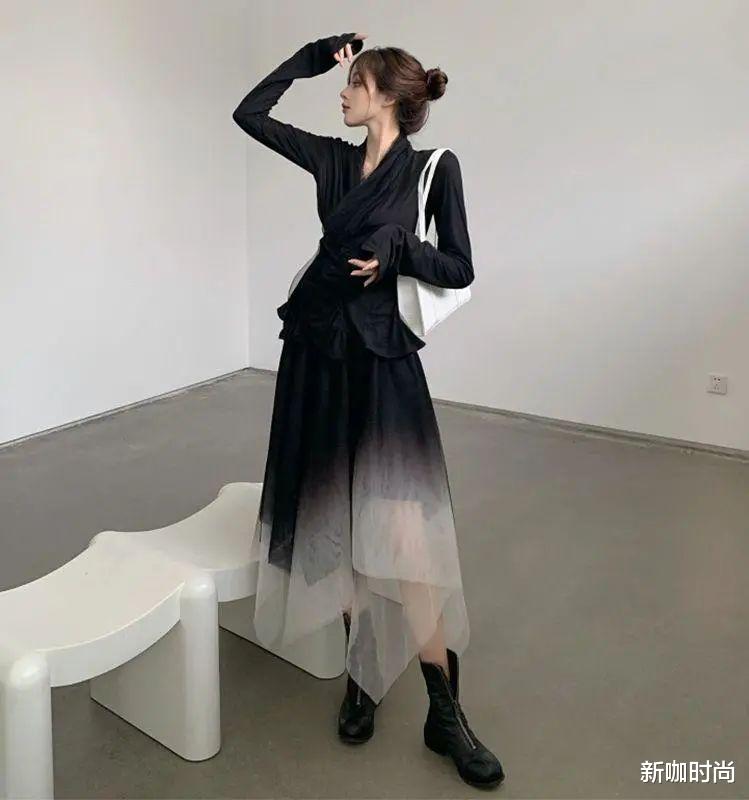 斯嘉丽|160cm斯嘉丽气场“一米八”，酒红色渐变纱裙配短发，美艳又霸气！