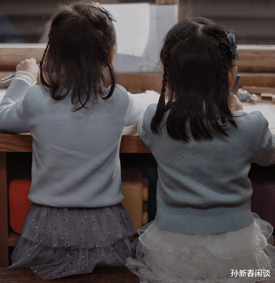 谢娜|谢娜首晒二胎小女儿！直言感恩2021，还自曝姐姐年底抗癌成功