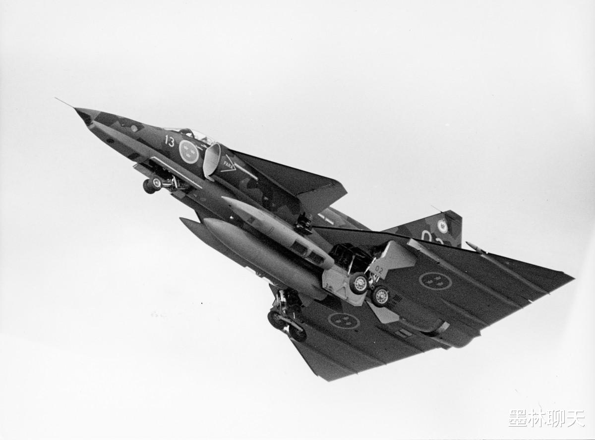 飞机|聊聊Saab37：剑走偏锋、性能管饱，瑞典的多功能战斗机