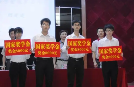 安妈育儿日|“上过大学”和“没上过大学”的女生，能有多大区别？差距真不小