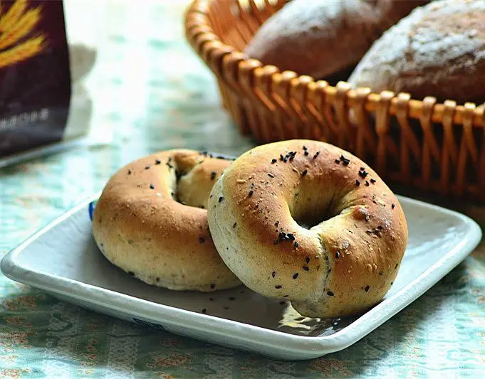 罂粟 罂粟籽在国外这么火，在国内是合法调料吗？