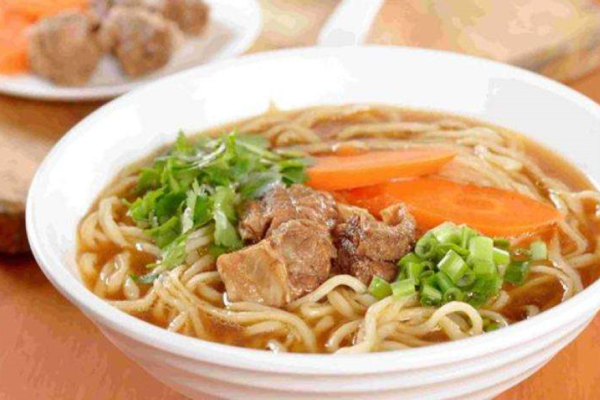 菁妈育儿|营养师:一岁前宝宝食物“黑名单”出炉,牛奶、海鲜、柿子皆上榜