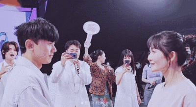 谢娜|变脸太快！谢娜发文称侄儿考上清华，当事人回应打脸谢娜显尴尬