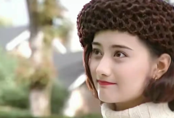 陈德容|陈德容为了不演“妈妈”角色，晒高清怼脸照求夸奖，却被网友群嘲