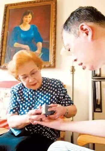 秦怡|秦怡“不值得羡慕”的百岁人生：二婚丈夫出轨胞妹，照顾病儿43年