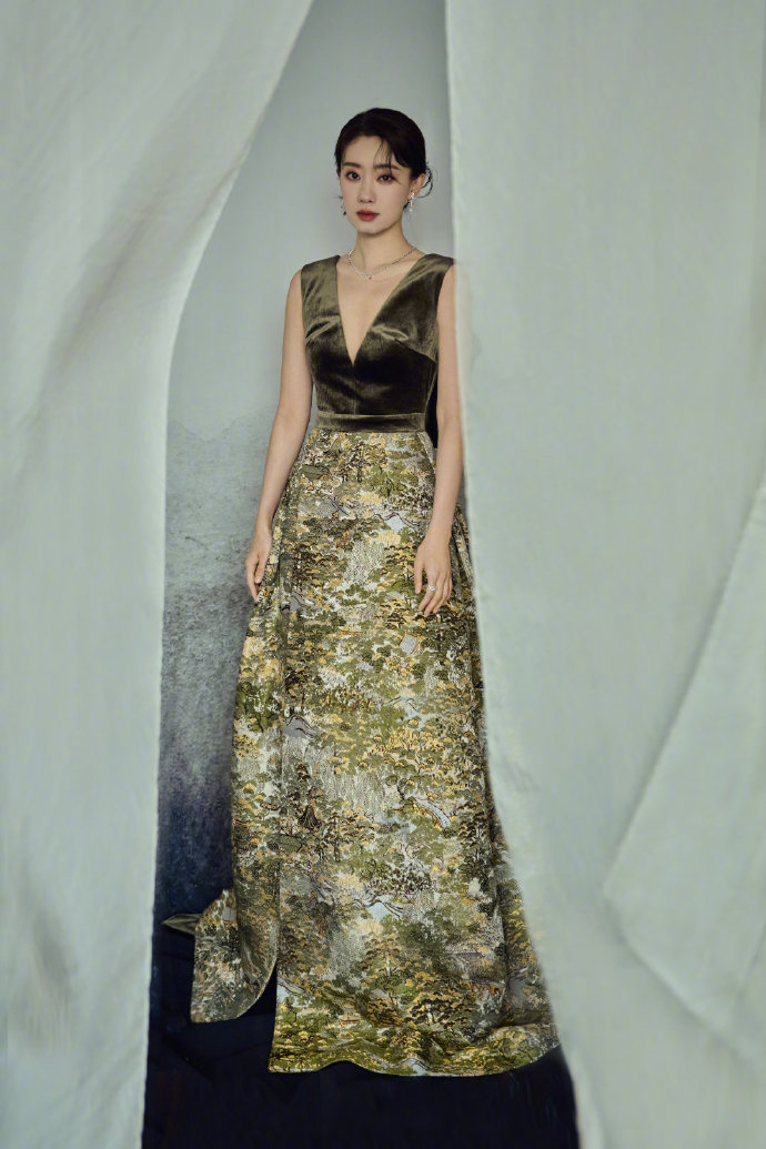 刘浩存|金鸡奖闭幕式举行：李冰冰、倪妮、关晓彤、吴宣仪等红毯造型曝光