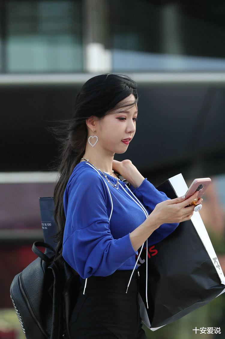 十安爱说|撞色搭配会显得存在感很强，同时可以增添时尚感，为你的气质加分