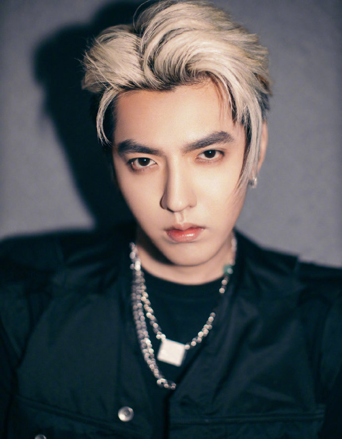 吴亦凡|内地陈冠希？吴亦凡再被曝光与18岁嫩妹恋爱，还爱玩冷暴力