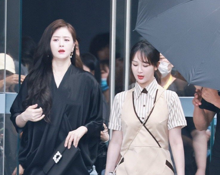 杨紫|当大家都在关注吴亦凡时，却没想到杨紫在“闷声干大事”