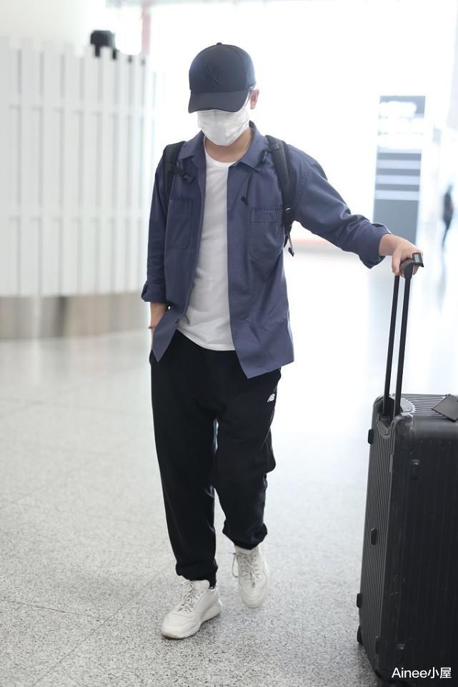 Ainee小屋|黄轩肉嘟嘟不算瘦，1米77穿宽松休闲裤，可惜有点给比例拉后腿