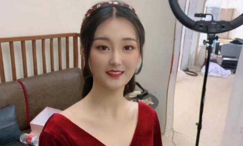 陈亚男|网曝陈亚男婚内傍上已婚人后，有人说大衣哥私底下眼皮子翻得高