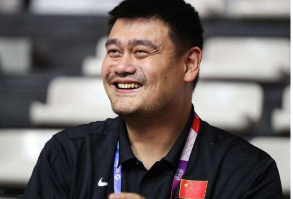 姚明|鲁豫：和中国人交流，为何却用英文？姚明一句话，让她默不作声