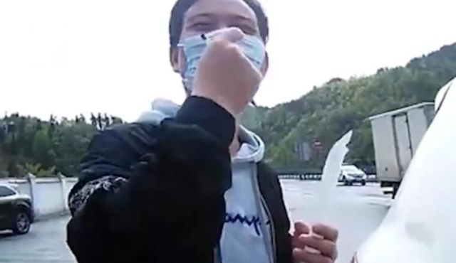 亚洲播报一姐 男子开保时捷超速被查语出惊人：这么好的车，不开快点就浪费了