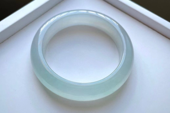 翡翠手镯|翡翠手镯有棉线可以买吗