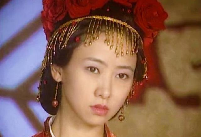 翁虹|翁虹女儿才13岁就美成这样，不是混血儿却胜似混血儿，撞脸阿娇！