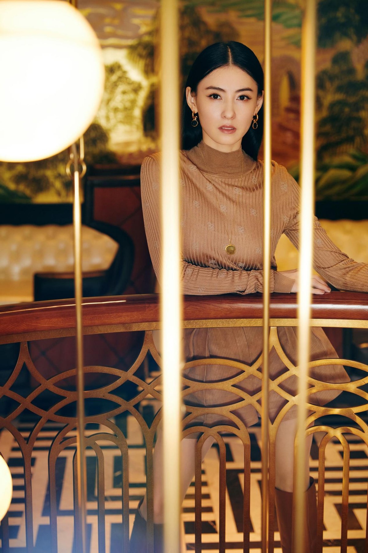 大表姐的时尚圈|41岁张柏芝状态真不错,秋冬复古大片时髦高级,又美又显气质