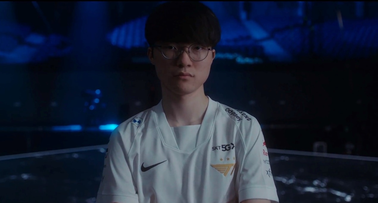 电竞新闻|Faker“打脸行为”引热议！嘴上不关心KkOma，却第一时间出面恭喜