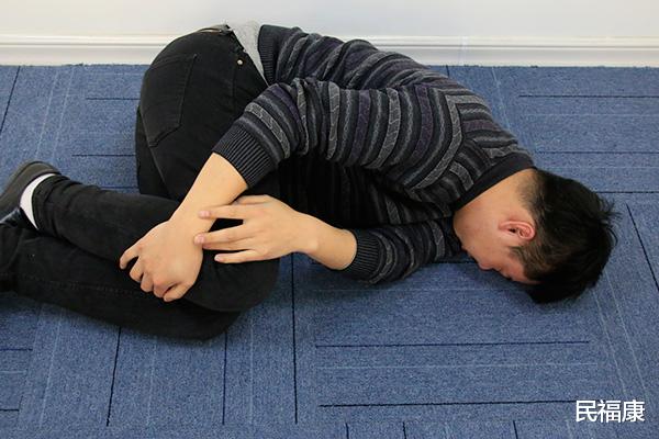 民福康|老年人晚上睡觉腿总抽筋,怎么回事?如何缓解?