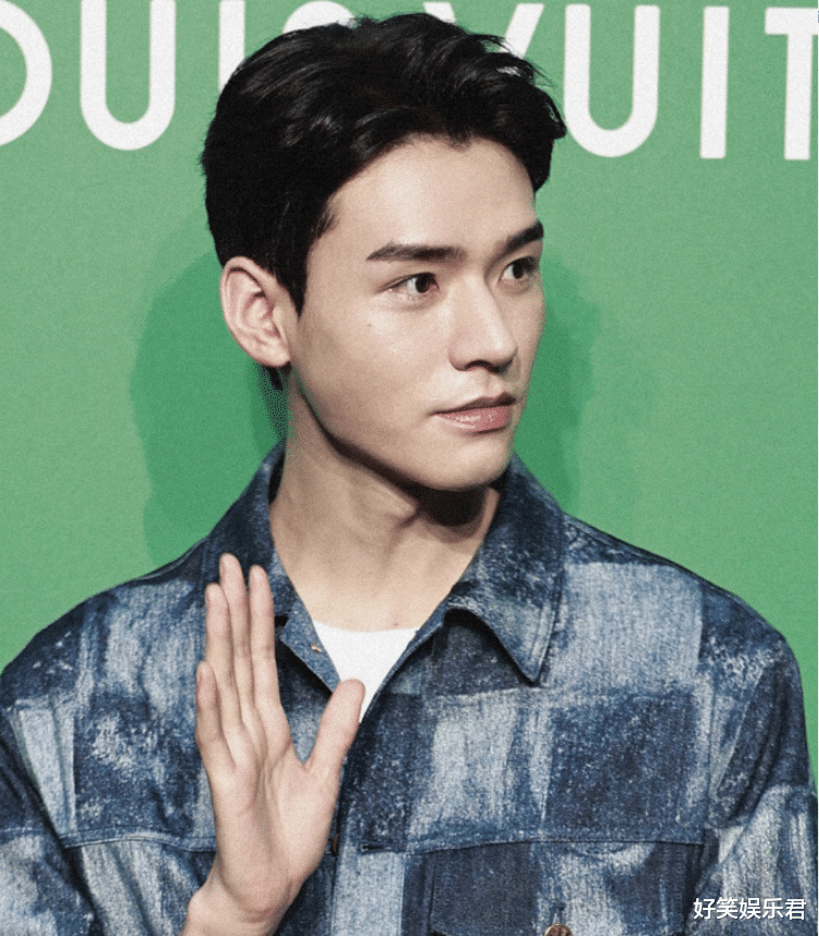 明星|尴尬了！继郑秀晶后，又一明星以为自己很红，结果现场保镖比粉丝都多