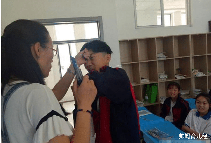 古装剧 初中发型有“新规定”，男生接受度高，女生说新发型有些“土”