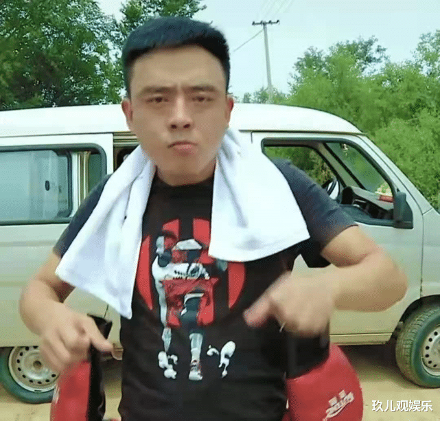 孙一宁|网红铁山靠宣布退网停播，鞠躬致谢道别粉丝，孙一宁含泪告别