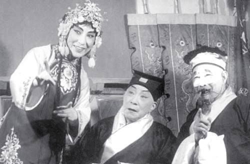 童芷苓|京剧名家童芷苓曾经得罪“军师张”离开舞台，后在五七干校糊信封