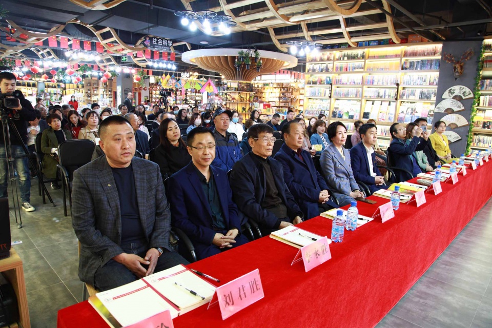 报媒推荐 全省首家中小学阅读分中心在东丰县三味书屋揭牌